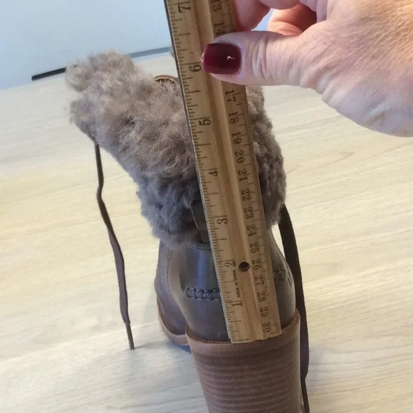 UGG Women Jaxon Brown Cuffed Shearling Bootie- 7.5 - Picture 16 of 16